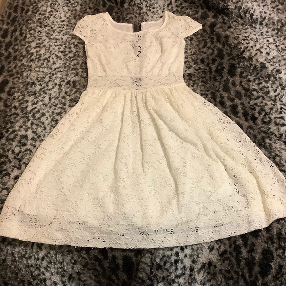 👻 2/$20 Guess Lace Ivory Dress - Picture 2 of 6